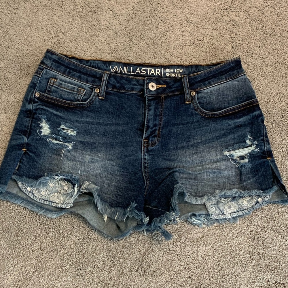 Distressed Denim Shorts - Vanilla Star Size 9